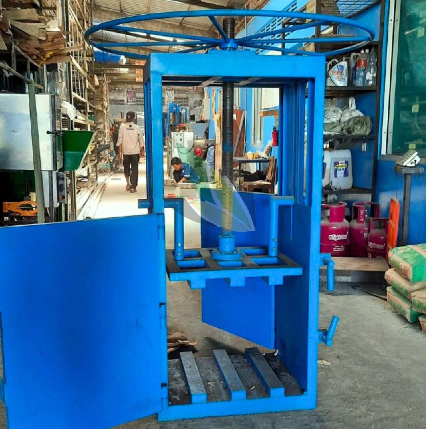 Manual Sample Compactor Machine Manual Waste Compactor | Madanitec Workshop